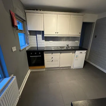 Hotel Luxury Triple Near Croke Park -1 *