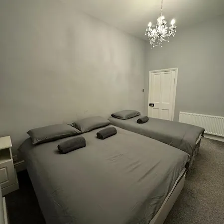 Luxury Triple Near Croke Park -1 *