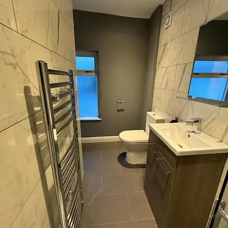 Luxury Triple Near Croke Park -1 ホテル *